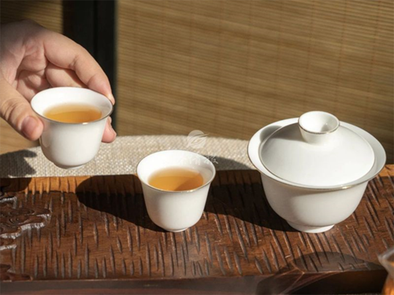 Mohou čajové nápoje nahradit tradiční čaj?