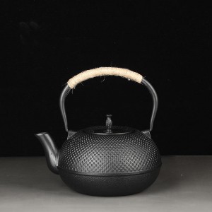 Théière en fonte à l'ancienne, modèle de théière sur la cuisinière : TTP-800