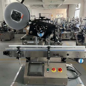 Model plne automatického stolného plochého etiketovacieho stroja: TB-200