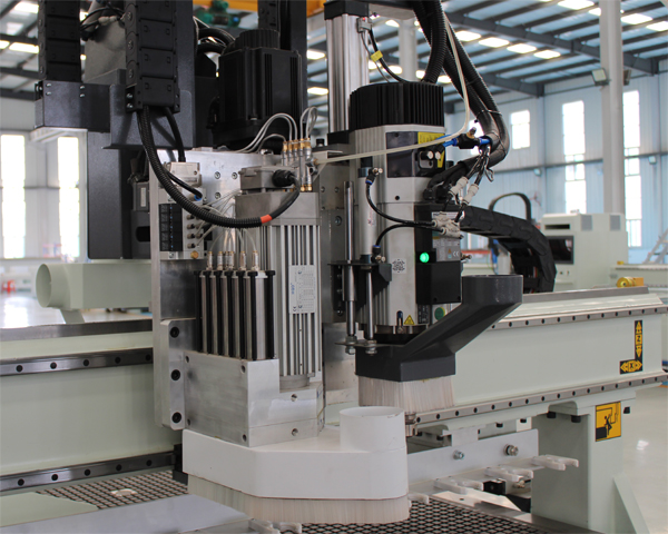 TEM1325AF Комплет за дупчење машини за CNC рутер за обработка на дрво со систем за вчитување и растоварување Избрана слика