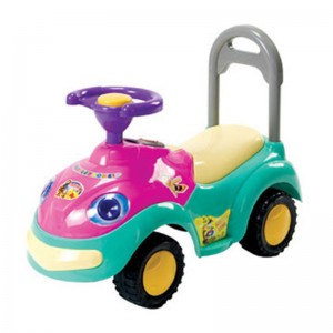 Os nenos van en coche de xoguete 2109