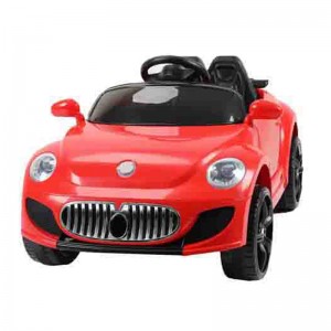 Kinderen rijden op speelgoedauto BK5688M