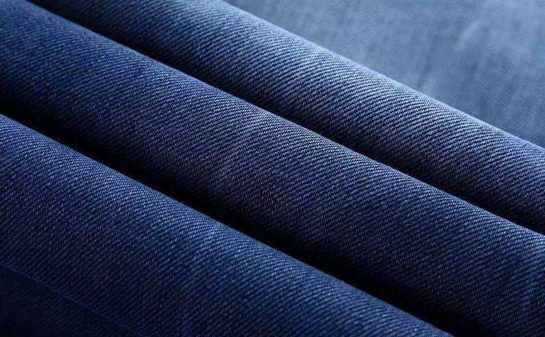 Чистое окрашивание джинсовой ткани