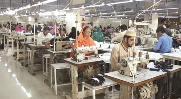 Fabrikkeiere truer med å slutte med klesvirksomhet