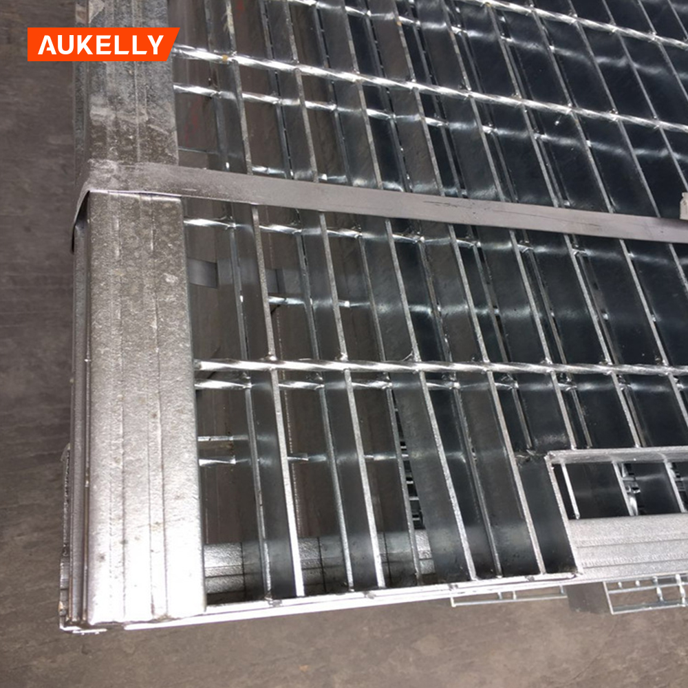 China Fabriek op maat gemaak hoë kwaliteit warm gegalvaniseerde swaardiens loopbrug staal rooster gewig per vierkante meter staal rooster