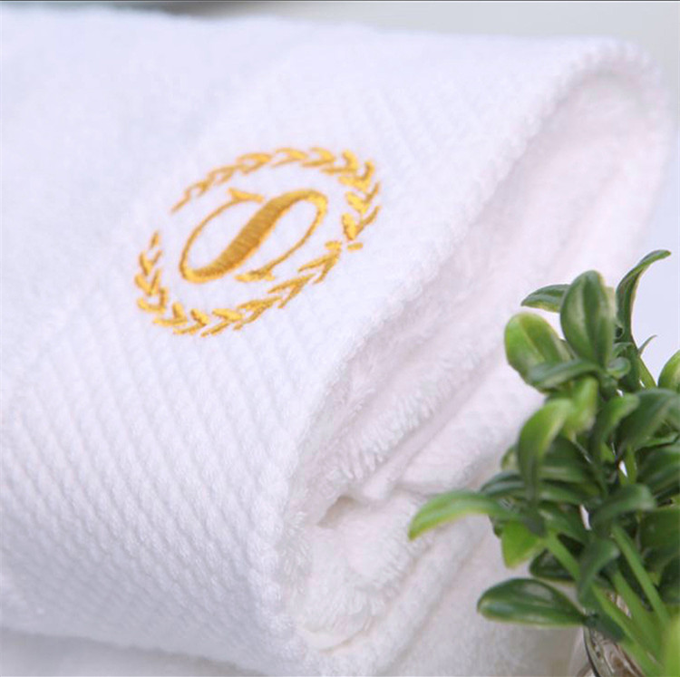 Serviette d'hôtel blanche en pur coton personnalisée par le fabricant serviette en satin de platine cadeau brodé Serviette de bain de luxe Serviettes d'hôtel CM3 Image en vedette