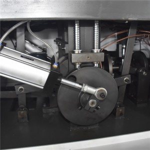 ЗСВ-688 интелигентна машина за формирање посуде за папир средње брзине