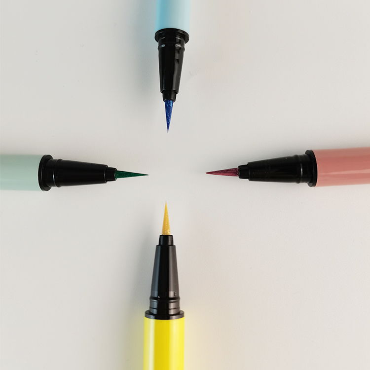 قلم تحديد العيون السائل اللامع ذو العلامة الخاصة 4C الشركة المصنعة لقلم تحديد العيون طويل الأمد