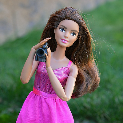 ໄປເບິ່ງ Barbie ກັບການແຕ່ງຫນ້າ Barbie!