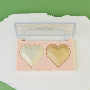 Изготовленный на заказ двухцветный светящийся хайлайтер в форме сердца для макияжа лица