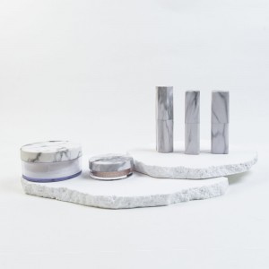 Huulepulk ja sättiv pulber marmormustriga pakendikomplekt huulemeigi- ja näomeigiks