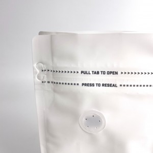 စိတ်ကြိုက်ရိုက်နှိပ်ထားသော ဇီဝရုပ်ကွဲအက်ကွဲနိုင်သော 100% Eco Friendly Karft Paper Flat Bottom Bag 8 Side Seal Pouches အစားအစာထုပ်ပိုးသိုလှောင်မှု