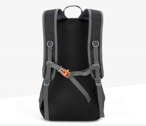 កាបូបស្ពាយដែលអាចបត់បានថ្មីឆ្នាំ 2020 ដែលអាចយកតាមខ្លួនបាន Ultralight Waterproof Outdoor Multifunction Storage Bag