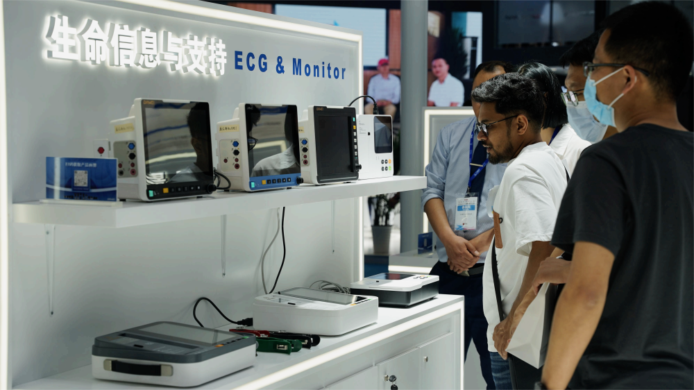Gran debut de máquinas de ECG e monitores de pacientes na exposición CMEF de Shanghai Spring 2023