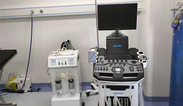 인기 있는 트롤리 초음파 스캐너—DW-F5가 오늘 병원에 아름답게 설치되었습니다!