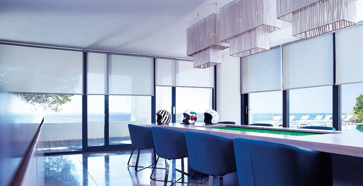 About privacy and lighting control of sunscreen roller blinds