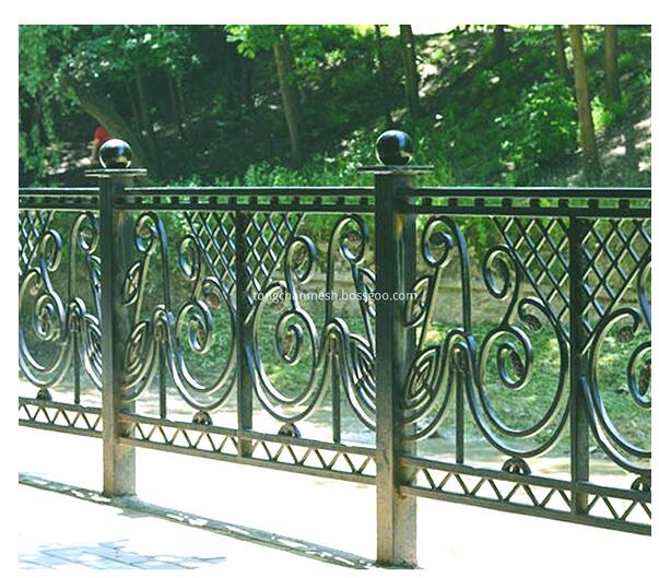 Rokodelske dekorativne ograje iz kovanega železa