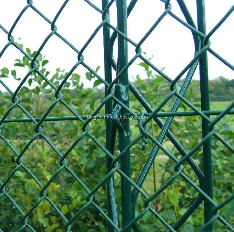 Metalna žica sa mrežastom ogradom od lanca presvučena PVC-om