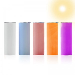 Vaso de sublimación flaco de 20 oz en branco, paquete de 2 vasos de sublimación que brillan na escuridade con película retráctil de sublimación, vaso de aceiro inoxidable con cambio de cor UV, incluíndo accesorios