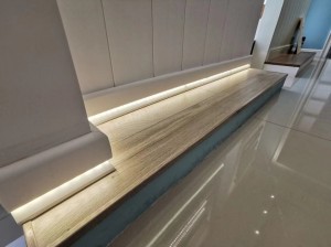 Moderna kutimo Altkvalita tuŝeta baztabulo Led Light Strip Skirting Board