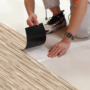 revêtement de sol en vinyle lvt discontinué peler et coller les carreaux de sol en vinyle plancher en bois stratifié