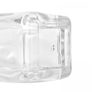 Netaisyklingos kvadrato formos skaidraus stiklo siurblio butelis ir indelis