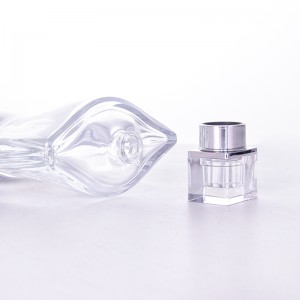 In Stock Hot sale luxury square perfume bottle shaped 70ml perfume bottle empty bottle spray can be customized color