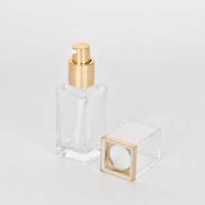 بطری های شیشه ای مربعی شفاف با پمپ و روکش لوسیون طلایی