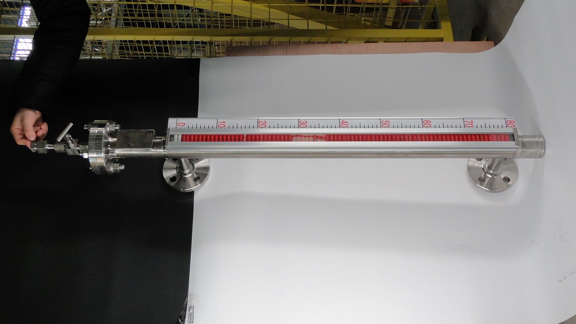 What are the parameters of the magnetic flap level gauge? What are the characteristics of the magnetic flap level gauge?