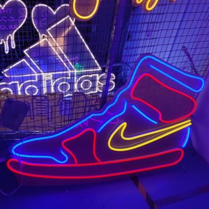 Nike skor neonskyltar vägg dec2