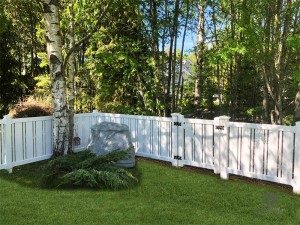 FM-408 FenceMaster PVC Vinyl Picket Fence for House, Garden, Backyard
