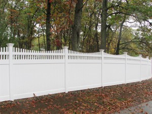Scalloped Picket Top PVC Vinyl Semi Privacy Fence For Residential Area