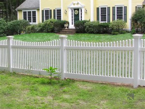 Gard cu pichetă din vinil PVC cu vârf festonat FM-405 Pentru Grădină, Case