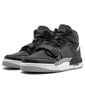 Чорно-білі баскетбольні кросівки Jordan Legacy 312 для гри