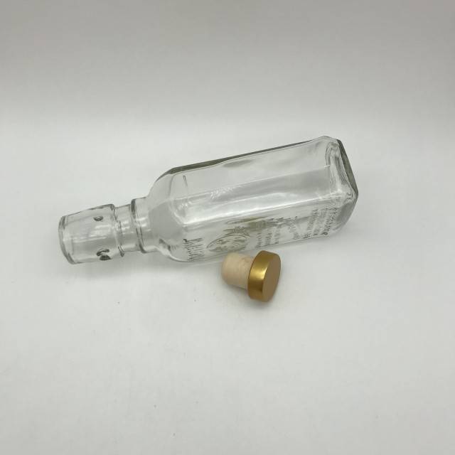 Exquisite 210ML Small Mouth Square Shaped Alcohol Glass Bottle Wooden Cap For Drinking Packaging Cheap Glass Bottle