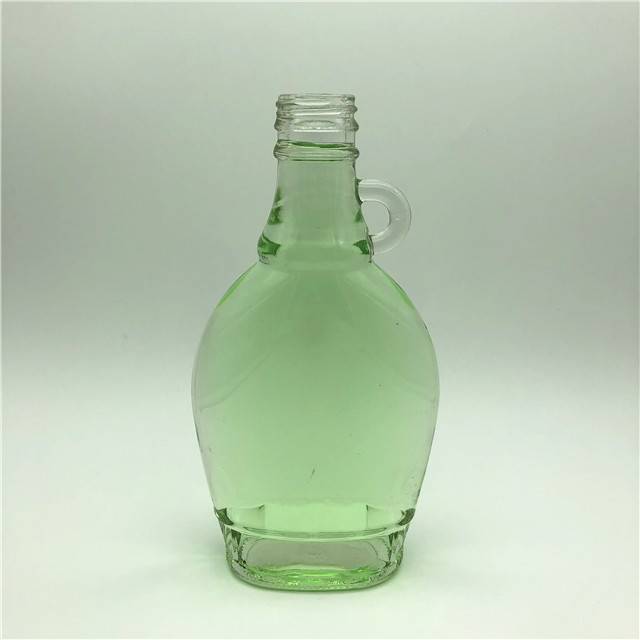 Wholesale 250ml 8oz flat whisky glass wine bottle oil glass bottle with handle