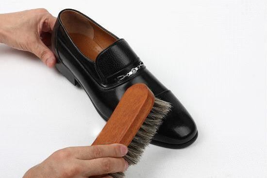 Come pulire le scarpe in pelle lucida?