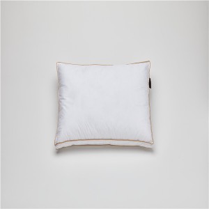គុណភាពខ្ពស់ ទំហំផ្ទាល់ខ្លួន ខ្នើយពណ៌ស 100% Polyester Filling Cushion បញ្ចូលបោះខ្នើយ