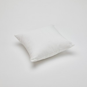 Bulk White 100% polyester throw Pillow insert 45cm x 45 cm