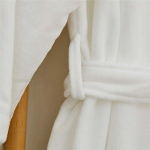 Khăn trải giường khách sạn Áo choàng tắm Terry màu trắng Áo choàng tắm và khăn tắm dài đến đầu gối của khách sạn
