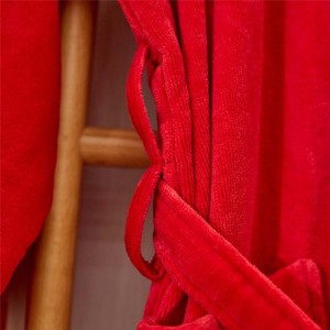 เสื้อคลุมอาบน้ำขนแกะสปาเสื้อคลุมสีแดงขายส่งนุ่มที่กำหนดเองผู้หญิงและผู้ชายเสื้อคลุมอาบน้ำผ้าฝ้าย Unisex
