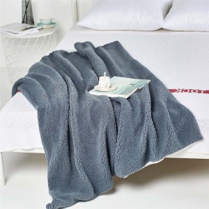 Couverture douce et confortable, couverture en microfibre de peluche de flanelle polaire pour la couverture de jet de sofa de lit de divan