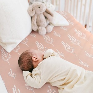 Монтирани чаршафи за детско креватче Разтегливо ултра меко плетено трико Пасва на всички стандартни подложки за матраци за детско креватче