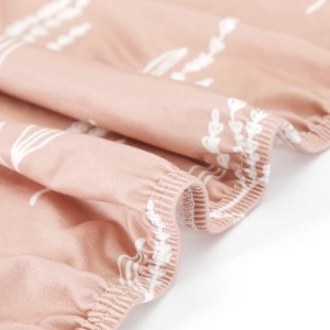 Set pritrjenih rjuh za posteljico Stretch Ultra Soft Jersey Knit se prilega vsem standardnim podlogam za vzmetnice