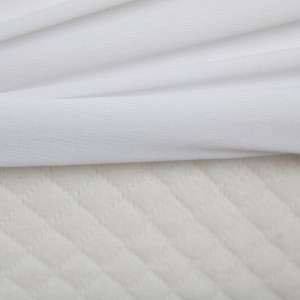 Protector de cama de vinilo de cor branca de 120 g/m² con protector de cama de catro cantos con cremallera elástica