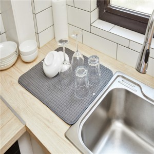 Novi dizajn Smotajte kuhinjsku podlogu za sušenje ispod sudopera od mikrovlakana s brzim ocjeđivanjem i odvodom za suđe
