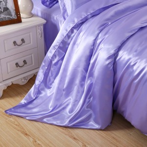 Einfarbiges Bettwäsche-Set aus Seide und Polyester-Satin. Bettwäsche-Set