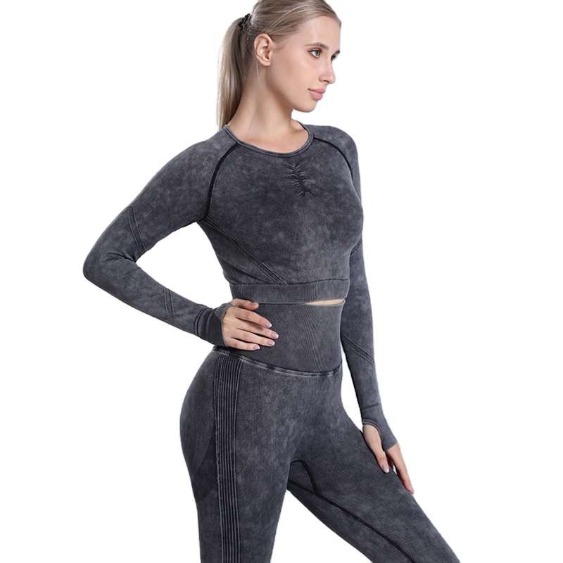 What are the precautions for spring and autumn yoga sportswear?