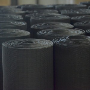 80X70 100X90 Mesh Low Carbon Mild Steel Iron ရော်ဘာလုပ်ငန်းအတွက် Black Wire Cloth
