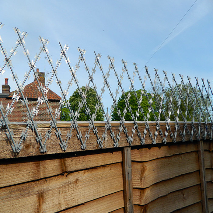 BTO-22 1.8 x 6 M Welded Razor Wire Fence